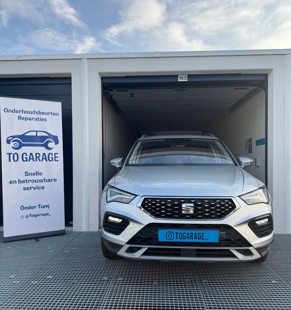 SEAT Ateca voor de garage